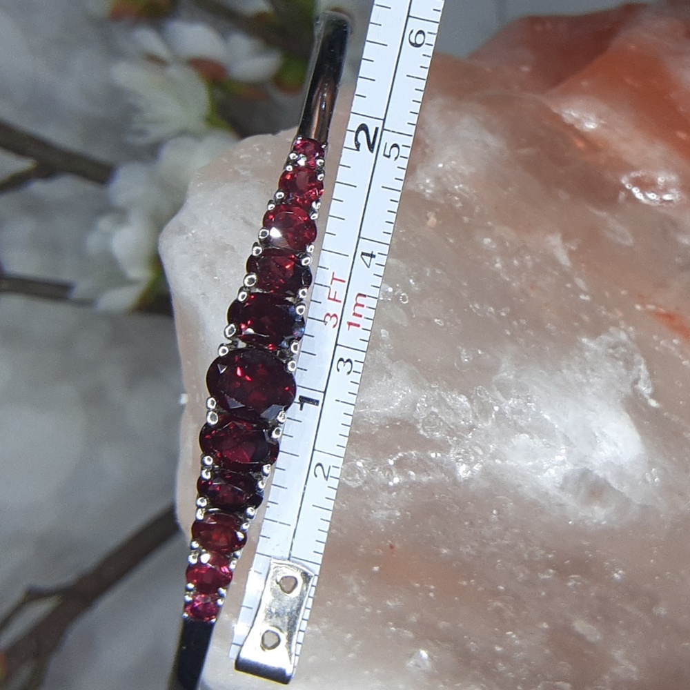 925 Genuine, Untreated Garnet Bangle. - Picture 5 of 11